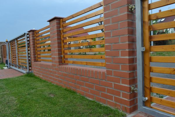 LIPEA - plotová stříška - odstín cihelný červený