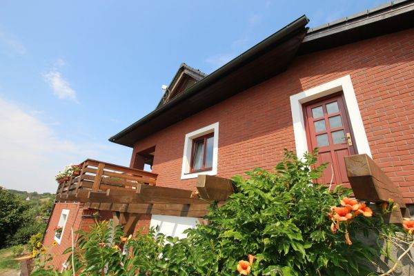 Ukázka RD z obkladových pásků R 694 sintra carmesi